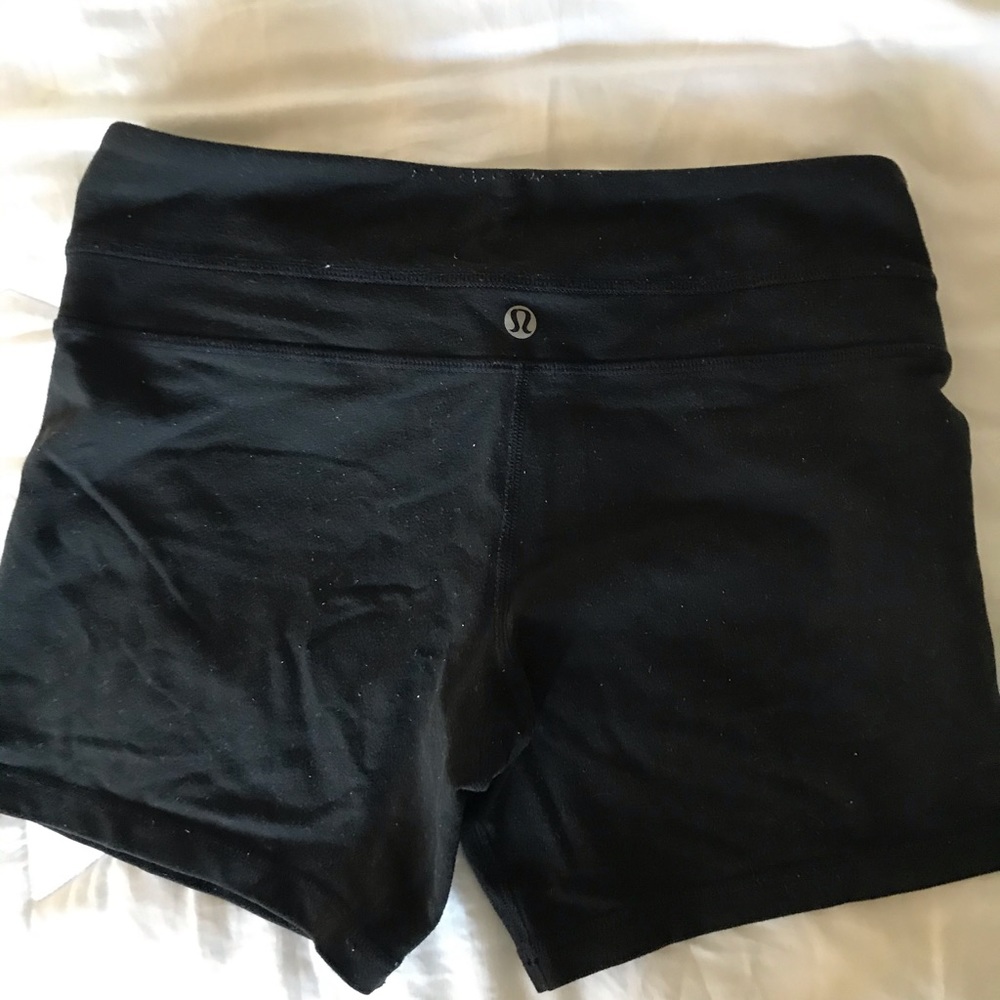 Lululemon shorts size 6